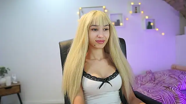 Snapshot of Amai__Liu chatting on 24, 10, 2025 Amai Liu online show from 24, 10, 2025