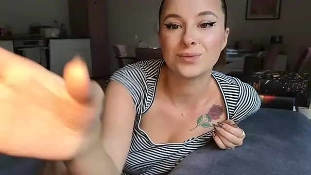 Snapshot of Mia-Minou chatting on 12, 9, 2025 Mia-Minou online show from 12, 9, 2025