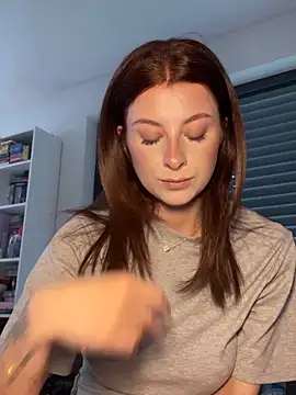 Mia-Minou online show from 19, 4, 2026