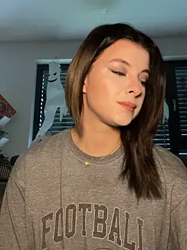 Snapshot of Mia-Minou chatting on 10, 10, 2025 Mia-Minou online show from 10, 10, 2025