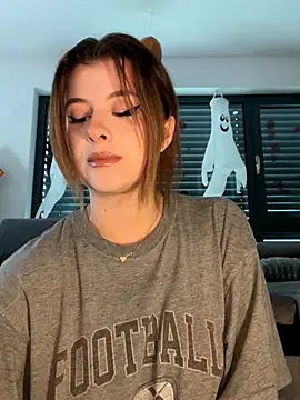 Snapshot of Mia-Minou chatting on 5, 10, 2025 Mia-Minou online show from 5, 10, 2025