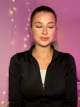 Snapshot of Mia-Minou chatting on 22, 10, 2025 Mia-Minou online show from 22, 10, 2025