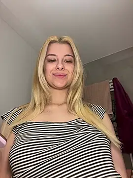 Snapshot of Mia-Minou chatting on 16, 3, 2025 Mia-Minou online show from 16, 3, 2025