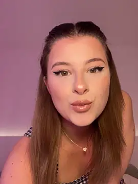 Snapshot of Mia-Minou chatting on 4, 10, 2025 Mia-Minou online show from 4, 10, 2025