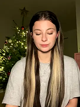 Snapshot of Mia-Minou chatting on 29, 11, 2025 Mia-Minou online show from 29, 11, 2025