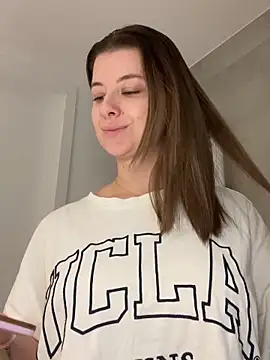 Snapshot of Mia-Minou chatting on 22, 9, 2025 Mia-Minou online show from 22, 9, 2025