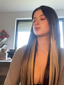 Snapshot of Mia-Minou chatting on 13, 11, 2025 Mia-Minou online show from 13, 11, 2025