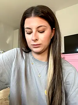 Snapshot of Mia-Minou chatting on 27, 11, 2025 Mia-Minou online show from 27, 11, 2025