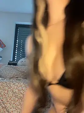 Snapshot of Mia-Minou chatting on 6, 11, 2025 Mia-Minou online show from 6, 11, 2025