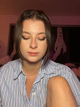 Snapshot of Mia-Minou chatting on 16, 10, 2025 Mia-Minou online show from 16, 10, 2025