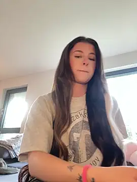 Snapshot of Mia-Minou chatting on 25, 11, 2025 Mia-Minou online show from 25, 11, 2025