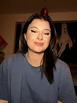 Snapshot of Mia-Minou chatting on 6, 10, 2025 Mia-Minou online show from 6, 10, 2025