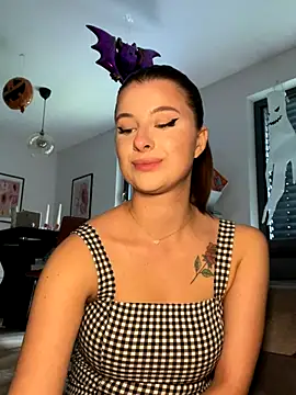 Snapshot of Mia-Minou chatting on 2, 10, 2025 Mia-Minou online show from 2, 10, 2025