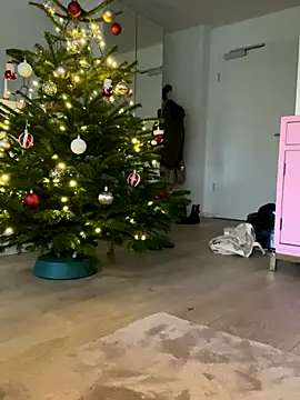 Mia-Minou online show from 4, 12, 2025