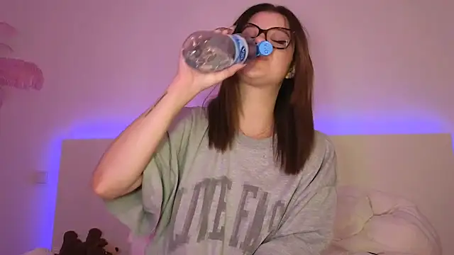 Snapshot of Mia-Minou chatting on 22, 9, 2025 Mia-Minou online show from 22, 9, 2025