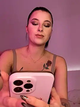 Snapshot of Mia-Minou chatting on 7, 10, 2025 Mia-Minou online show from 7, 10, 2025