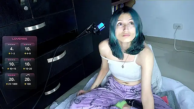 Camila---torres online show from 5, 10, 2025