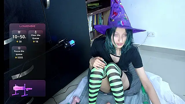 Camila---torres online show from 15, 10, 2025