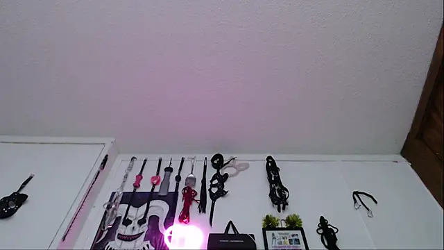 Eloise-brown online show from 25, 2, 2025