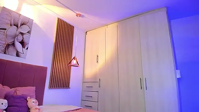 mia nevaeh online show from 16, 12, 2025