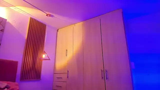 mia nevaeh online show from 12, 2, 2026