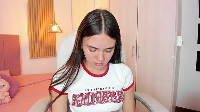 mia nevaeh online show from 20, 3, 2025