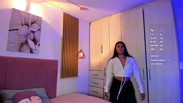 mia nevaeh online show from 24, 11, 2025