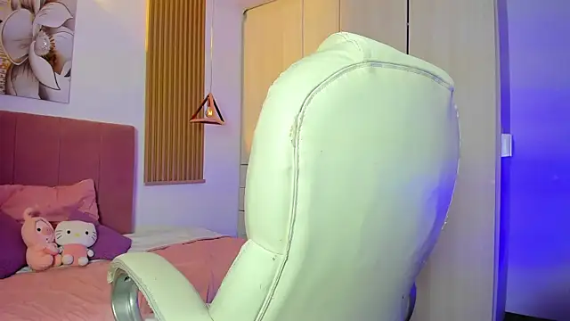 mia nevaeh online show from 29, 9, 2025