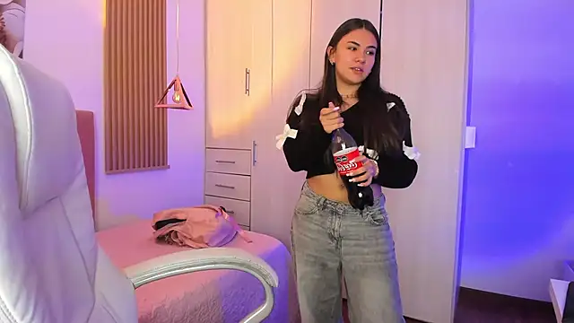 mia nevaeh online show from 29, 10, 2025