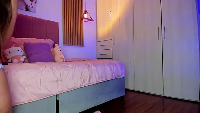 mia nevaeh online show from 10, 1, 2026