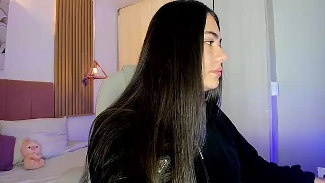 mia nevaeh online show from 16, 3, 2026