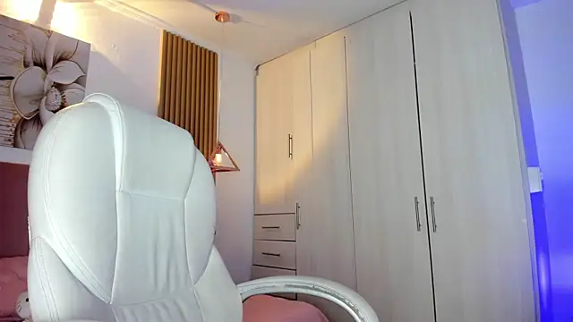 mia nevaeh online show from 30, 3, 2026