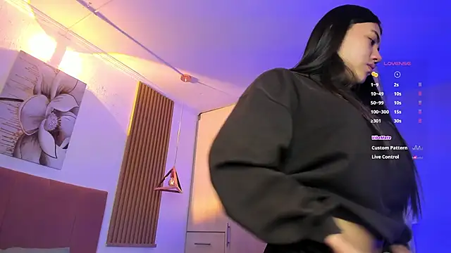 mia nevaeh online show from 9, 11, 2025