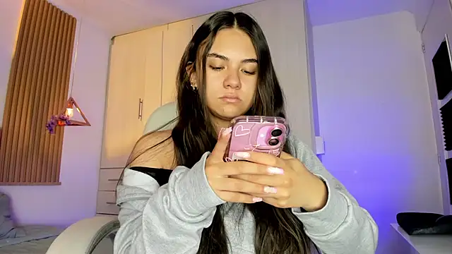 mia nevaeh online show from 12, 3, 2026