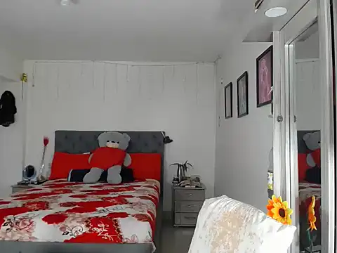 Corina hot online show from 17, 9, 2025