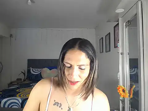 Snapshot of Corina_hot chatting on 6, 5, 2026 Corina hot online show from 6, 5, 2026