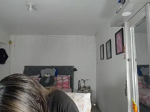 Corina hot online show from 4, 10, 2025