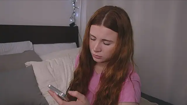 Freckle Diyana online show from 23, 9, 2025