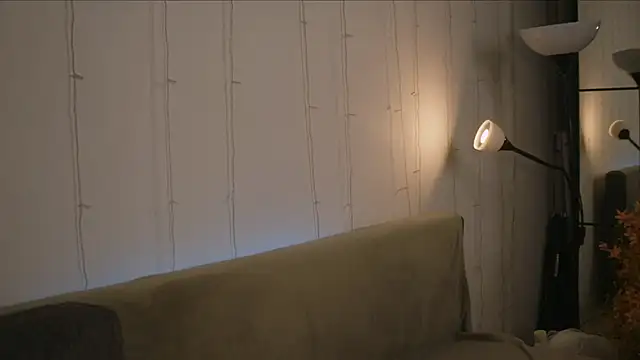 Freckle Diyana online show from 9, 9, 2025