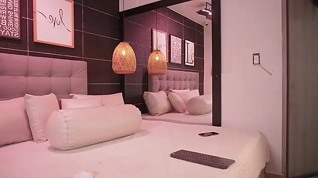 Bella TS  online show from 30, 10, 2025