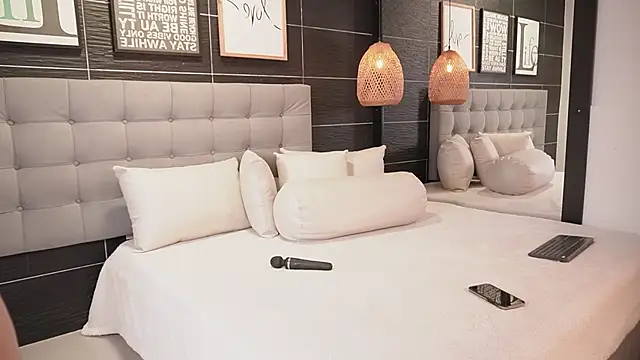 Bella TS  online show from 23, 9, 2025