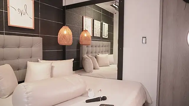 Bella TS  online show from 3, 10, 2025