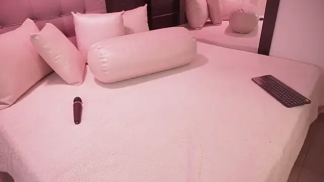 Bella TS  online show from 1, 12, 2025