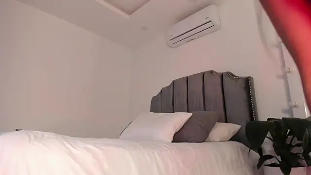 molly cams8 online show from 3, 3, 2025