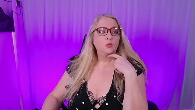 KatDSinclair online show from 3, 2, 2025