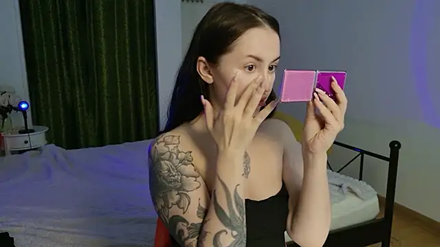 Snapshot of VioletCatt chatting on 3, 6, 2026 VioletCatt online show from 3, 6, 2026