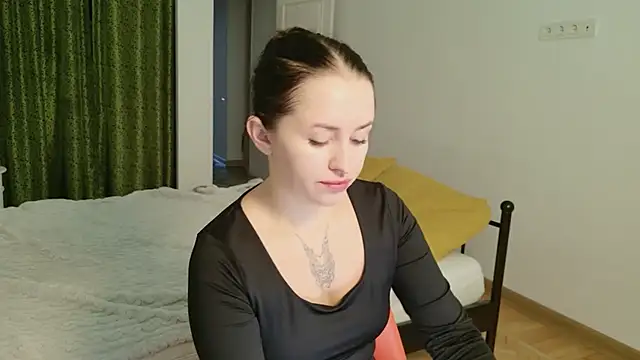 VioletCatt online show from 2, 11, 2025