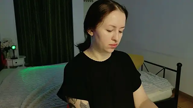Snapshot of VioletCatt chatting on 9, 6, 2026 VioletCatt online show from 9, 6, 2026