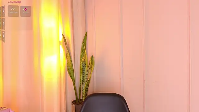 Snapshot of Zuzu_sweet chatting on 6, 6, 2026 Zuzu sweet online show from 6, 6, 2026
