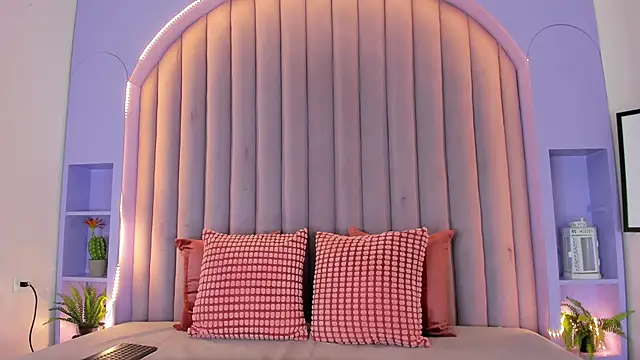 AmyPalmmer online show from 13, 10, 2025